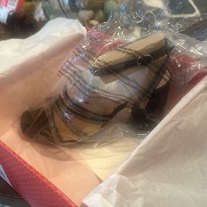 NIB - size 9M. Dressy sandals for a night on the town 😊